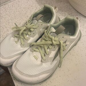 ALTRA shoe size 8 1/2 find  these online . Like new retail $120 make offer !